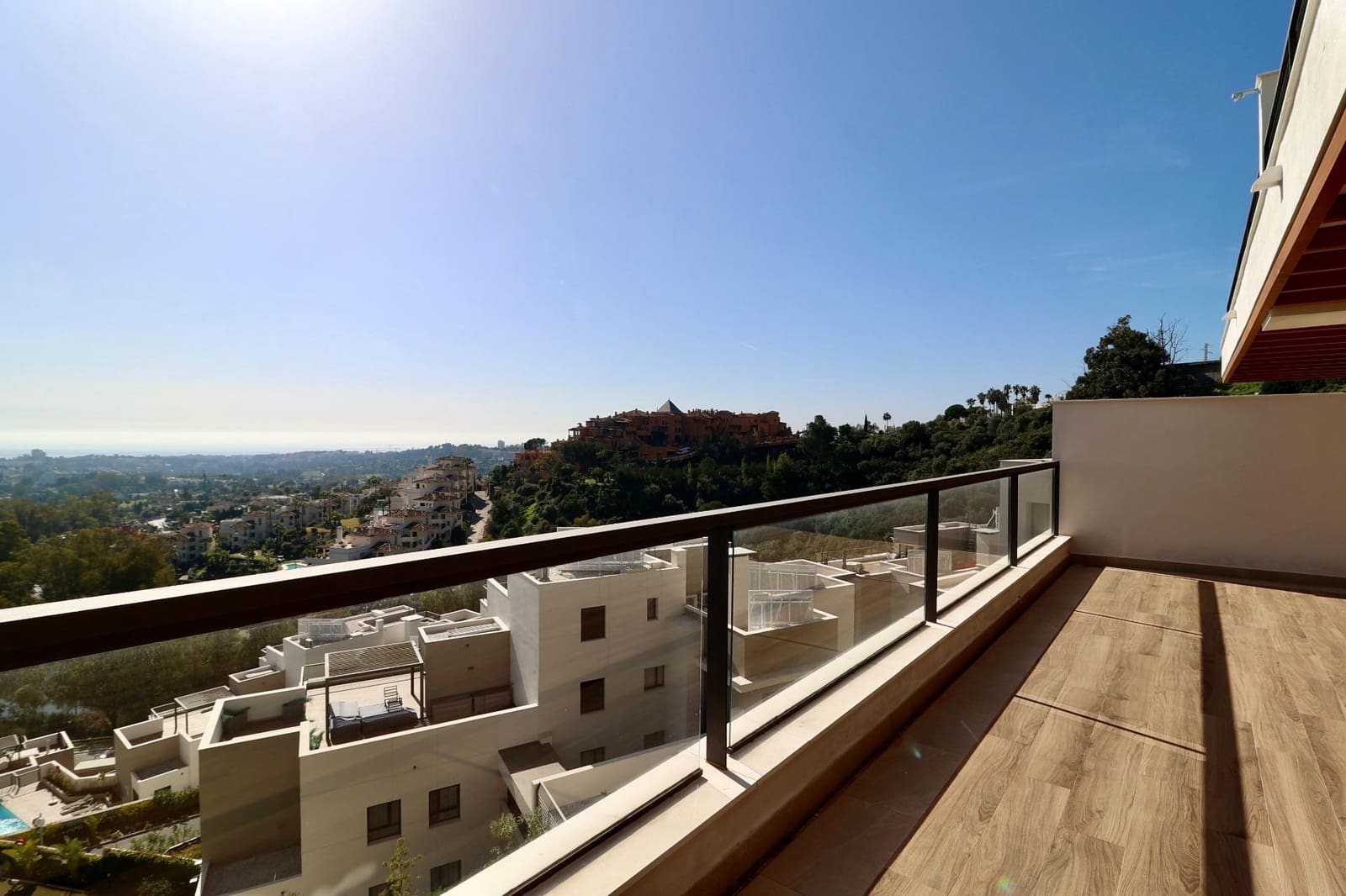 2 bedroom Flat for sale in Nueva Andalucia with pool garage - € 800,000 (Ref: 9630087)