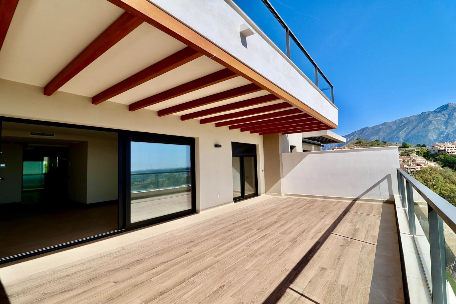 2 bedroom Flat for sale in Nueva Andalucia with pool garage - € 800,000 (Ref: 9630087)