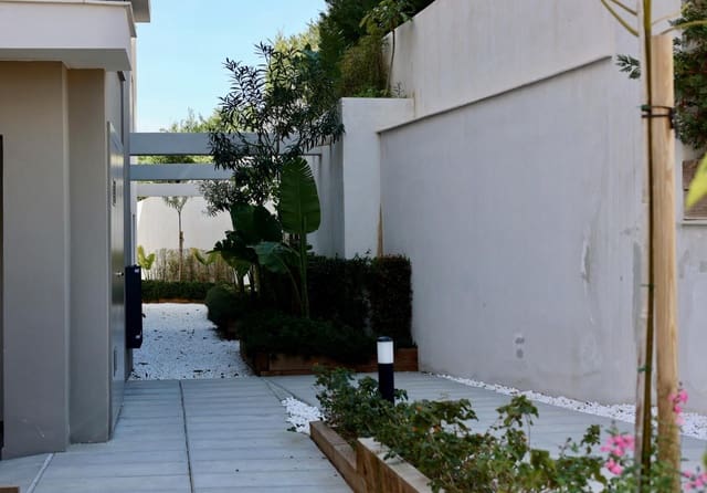 2 bedroom Flat for sale in Los Naranjos, Marbella with pool garage - € 800,000 (Ref: 9630087)