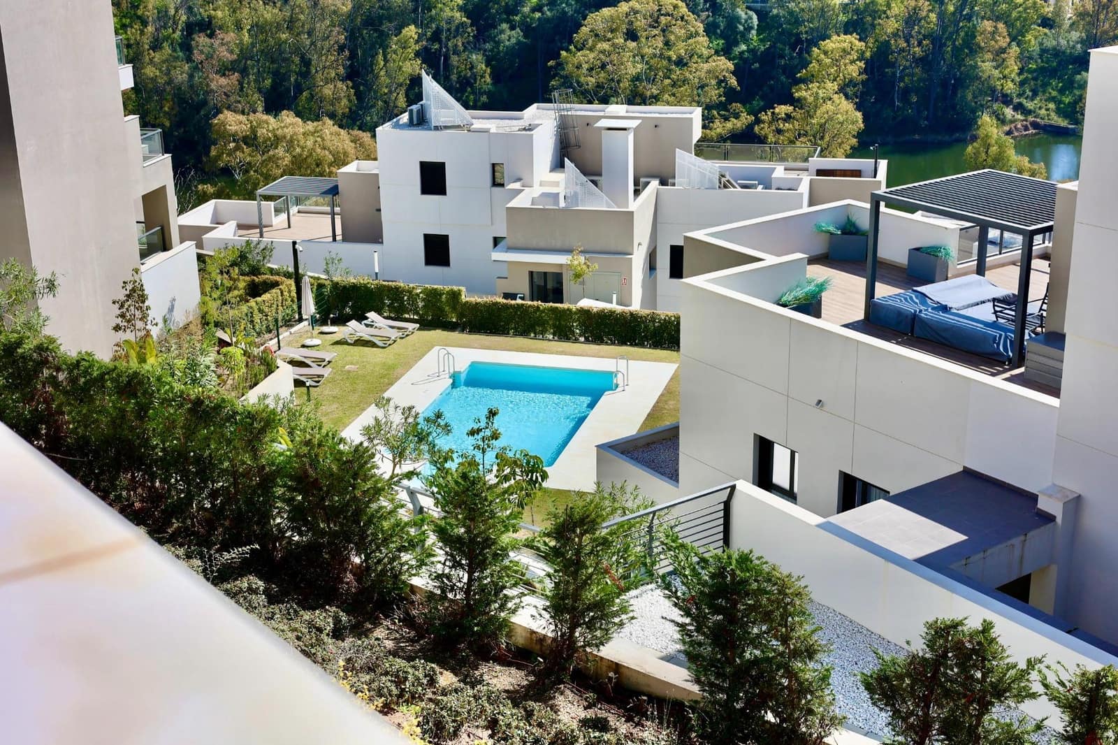 2 bedroom Flat for sale in Nueva Andalucia with pool garage - € 800,000 (Ref: 9630087)