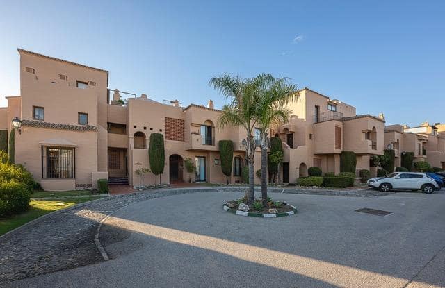 3 chambre Penthouse à vendre à Nueva Atalaya, Estepona avec piscine - 795 000 € (Ref: 9645116)