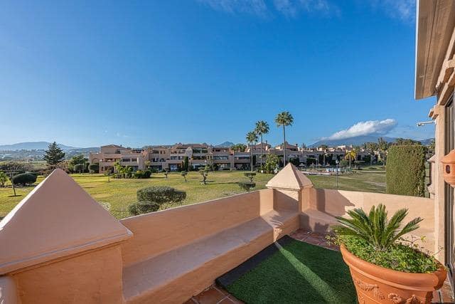 3 chambre Penthouse à vendre à Nueva Atalaya, Estepona avec piscine - 795 000 € (Ref: 9645116)