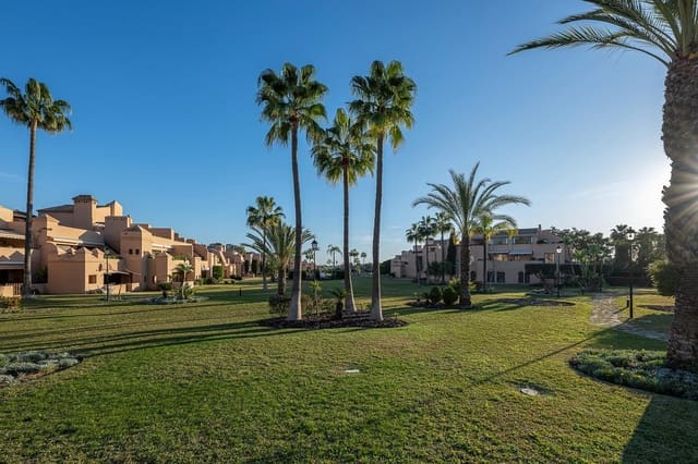 3 chambre Penthouse à vendre à Nueva Atalaya, Estepona avec piscine - 795 000 € (Ref: 9645116)