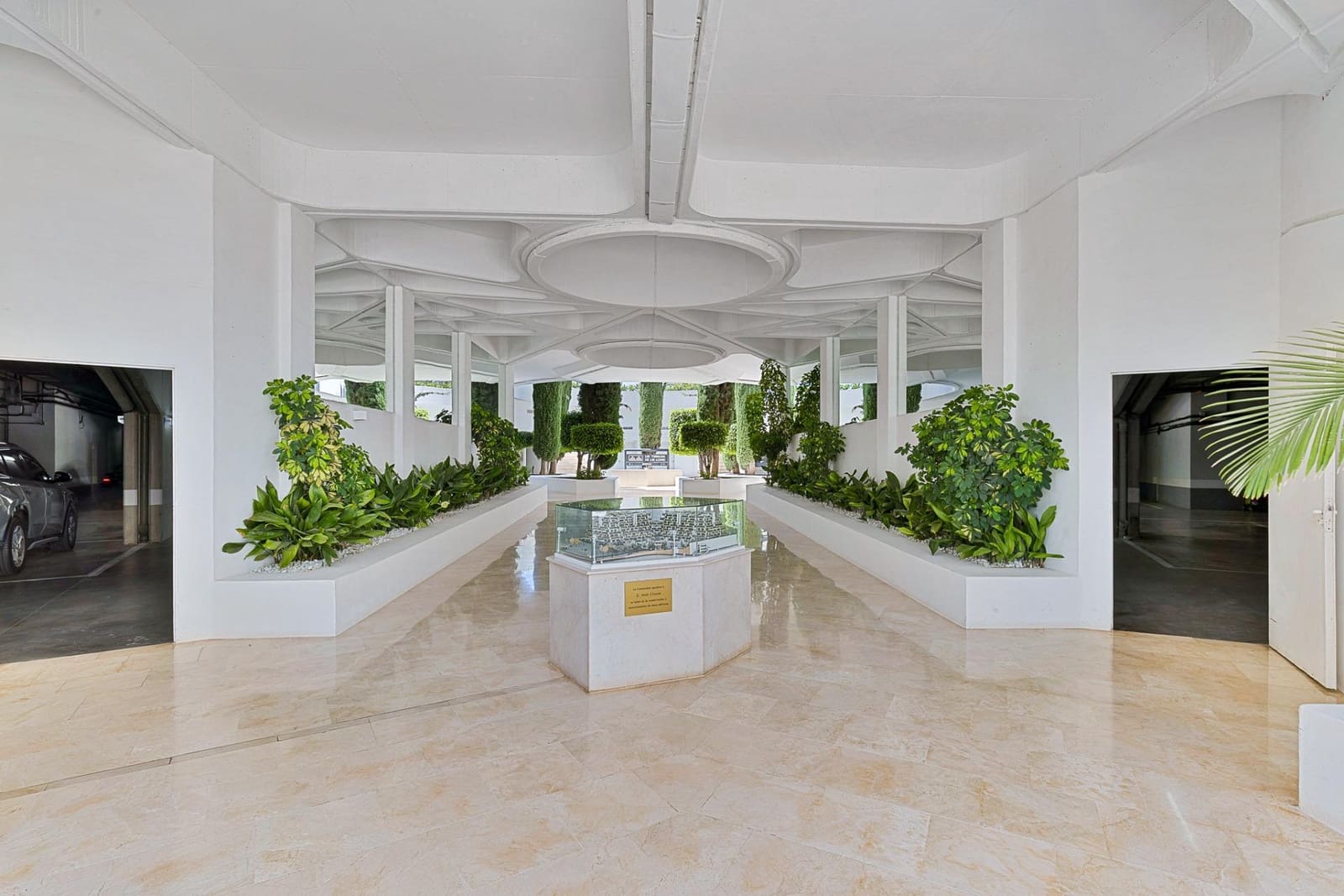 3 bedroom Apartment for sale in Marbella with garage - € 1,750,000 (Ref: 9670763)