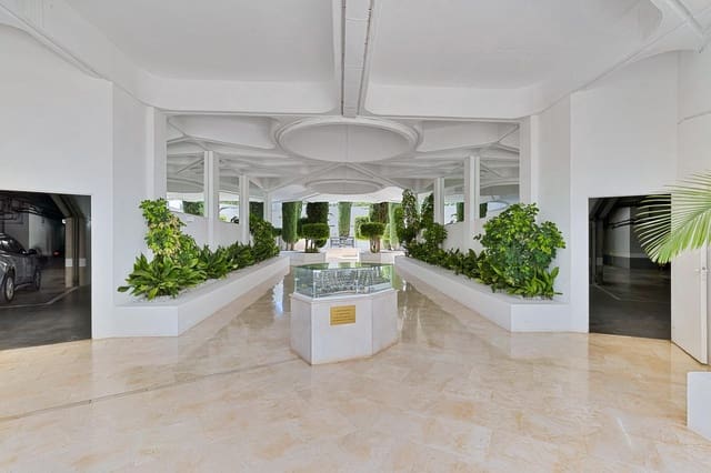 3 Zimmer Apartment zu verkaufen in Lomas De Marbella, Marbella mit Garage - 1.750.000 € (Ref: 9670763)