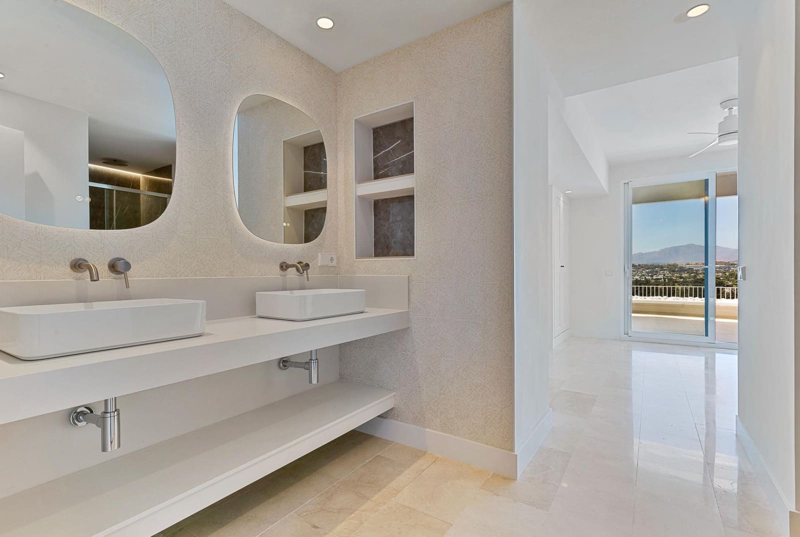 3 bedroom Apartment for sale in Marbella with garage - € 1,750,000 (Ref: 9670763)