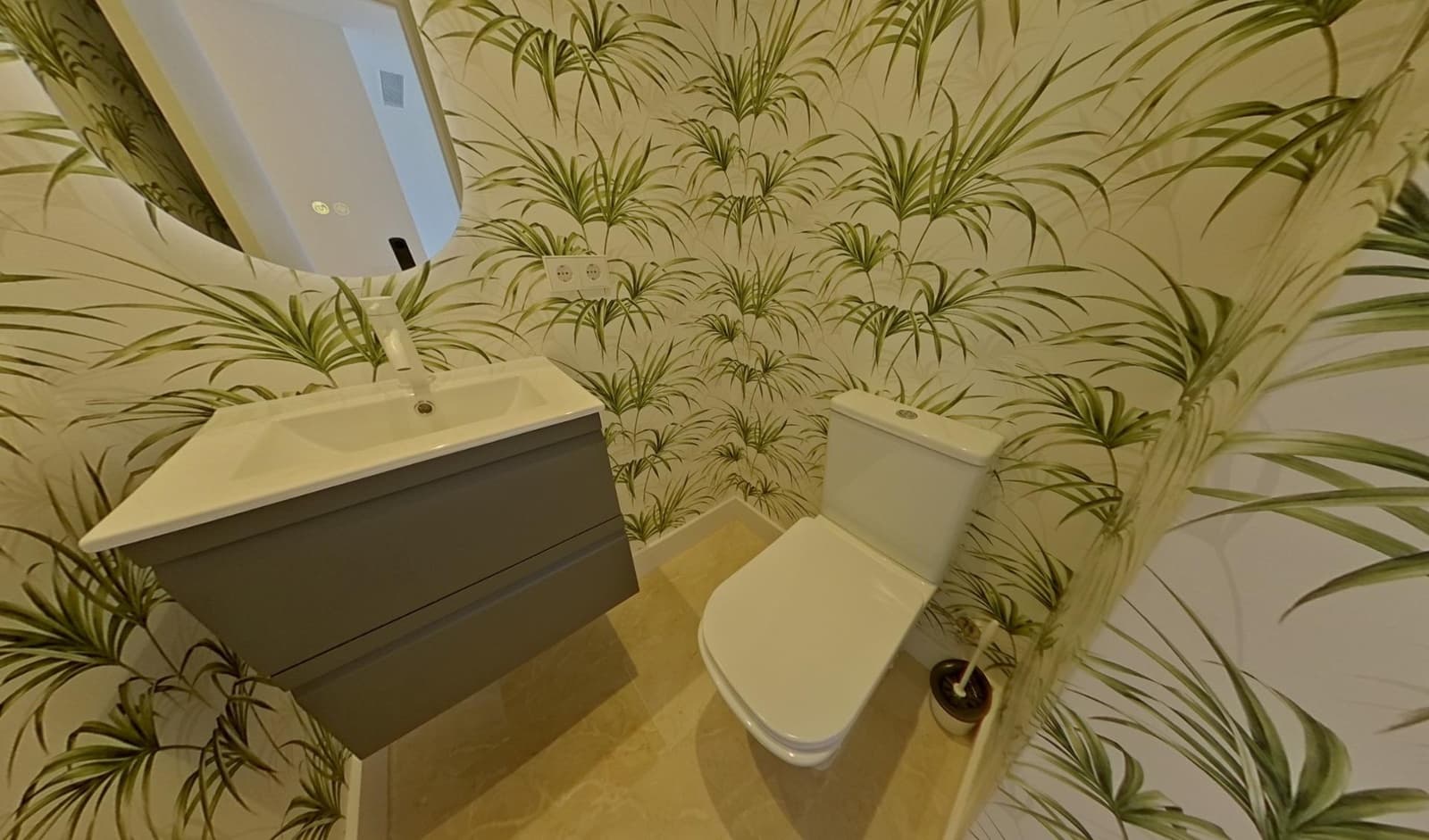 3 bedroom Apartment for sale in Marbella with garage - € 1,750,000 (Ref: 9670763)