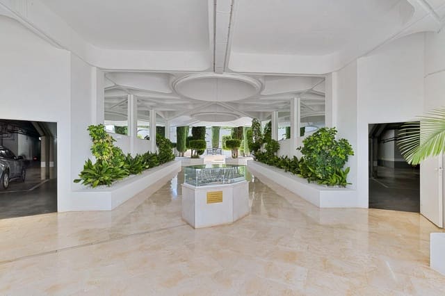 3 sovrum Lägenhet till salu i Lomas De Marbella, Marbella med garage - 1 690 000 € (Ref: 9670763)