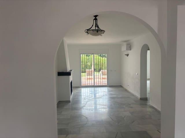 Apartamento de 2 habitaciones en Nueva Andalucía Centro, Marbella en venta - 565.000 € (Ref: 9784542)