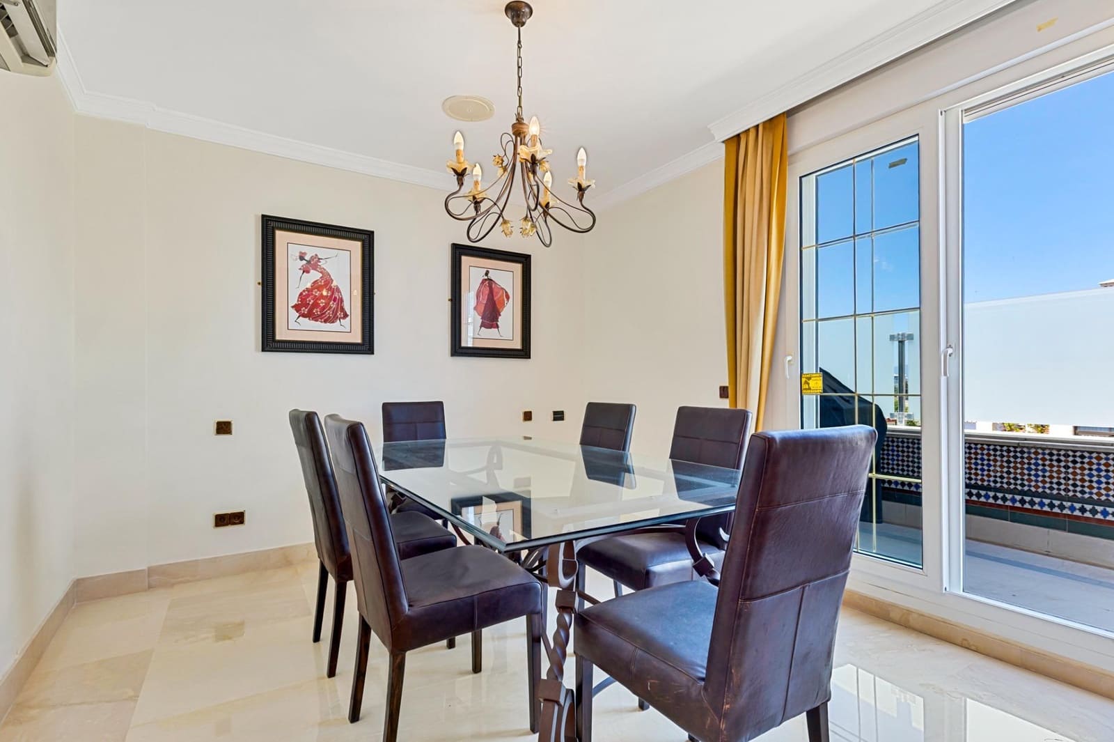 5 slaapkamer Penthouse te koop in Marbella met garage - € 1.550.000 (Ref: 9878935)