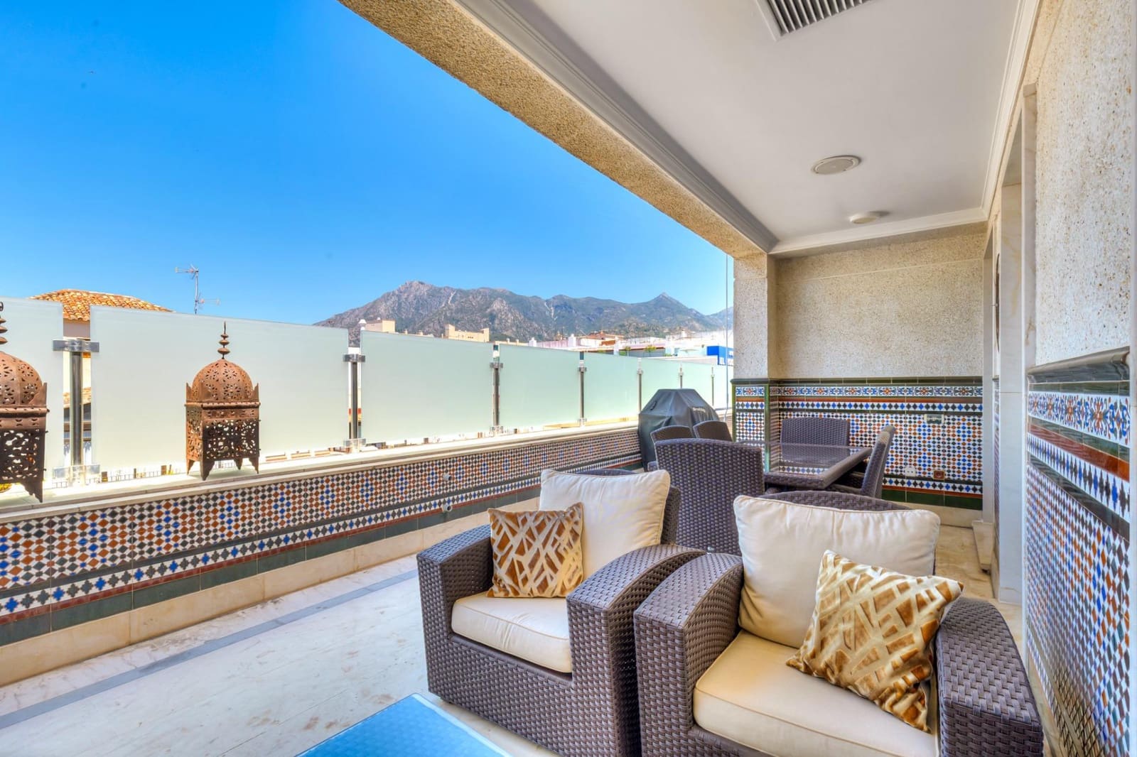 5 slaapkamer Penthouse te koop in Marbella met garage - € 1.550.000 (Ref: 9878935)