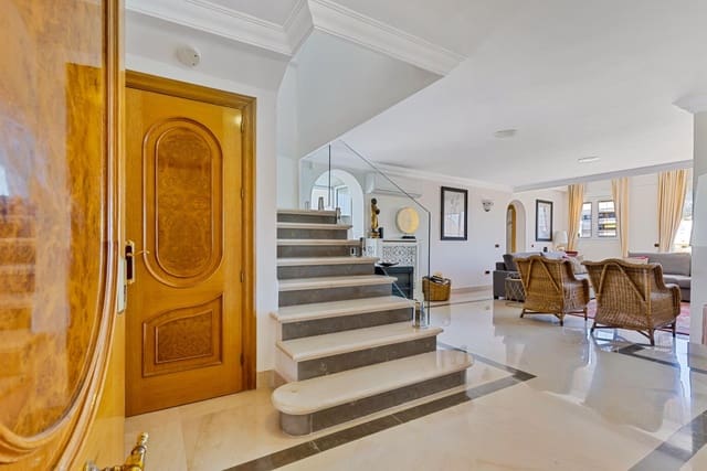 5 slaapkamer Penthouse te koop in Playa Bajadilla - Puertos, Marbella met garage - € 1.550.000 (Ref: 9878935)