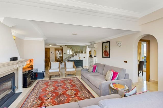 5 slaapkamer Penthouse te koop in Playa Bajadilla - Puertos, Marbella met garage - € 1.550.000 (Ref: 9878935)