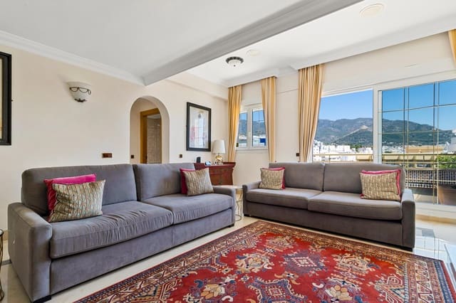5 slaapkamer Penthouse te koop in Playa Bajadilla - Puertos, Marbella met garage - € 1.550.000 (Ref: 9878935)