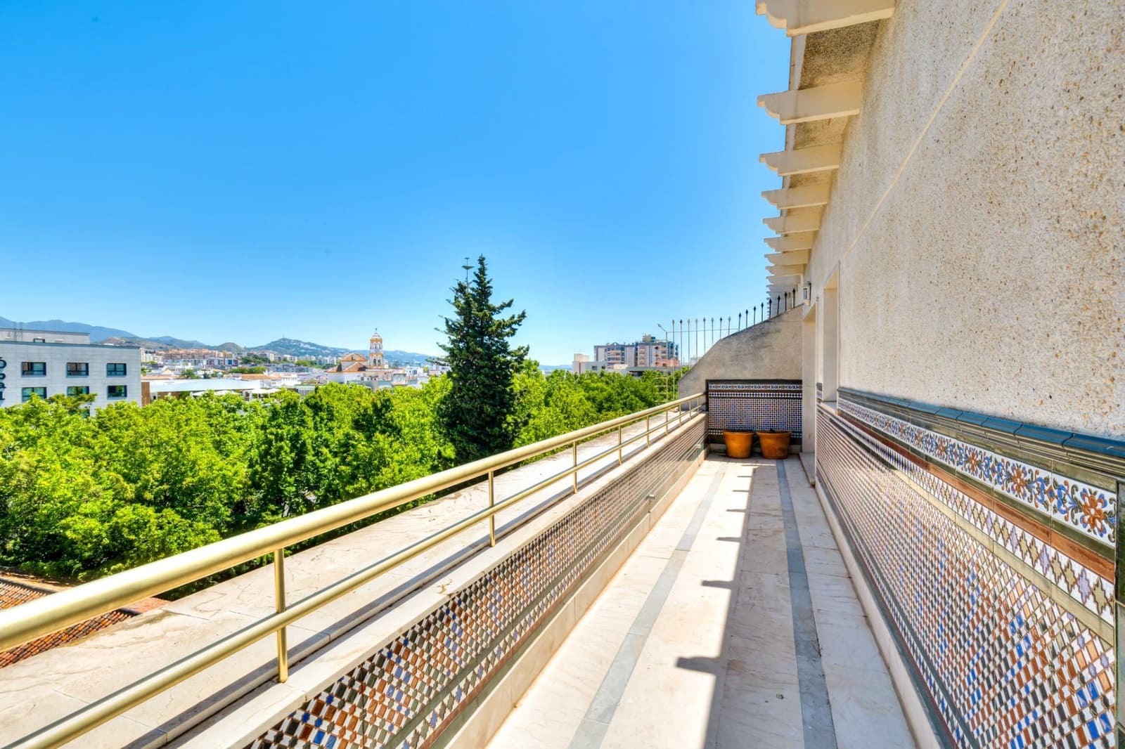 5 slaapkamer Penthouse te koop in Marbella met garage - € 1.550.000 (Ref: 9878935)