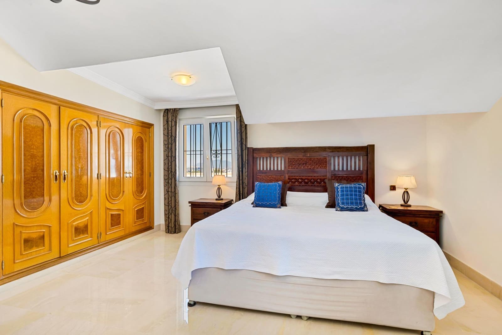 5 slaapkamer Penthouse te koop in Marbella met garage - € 1.550.000 (Ref: 9878935)