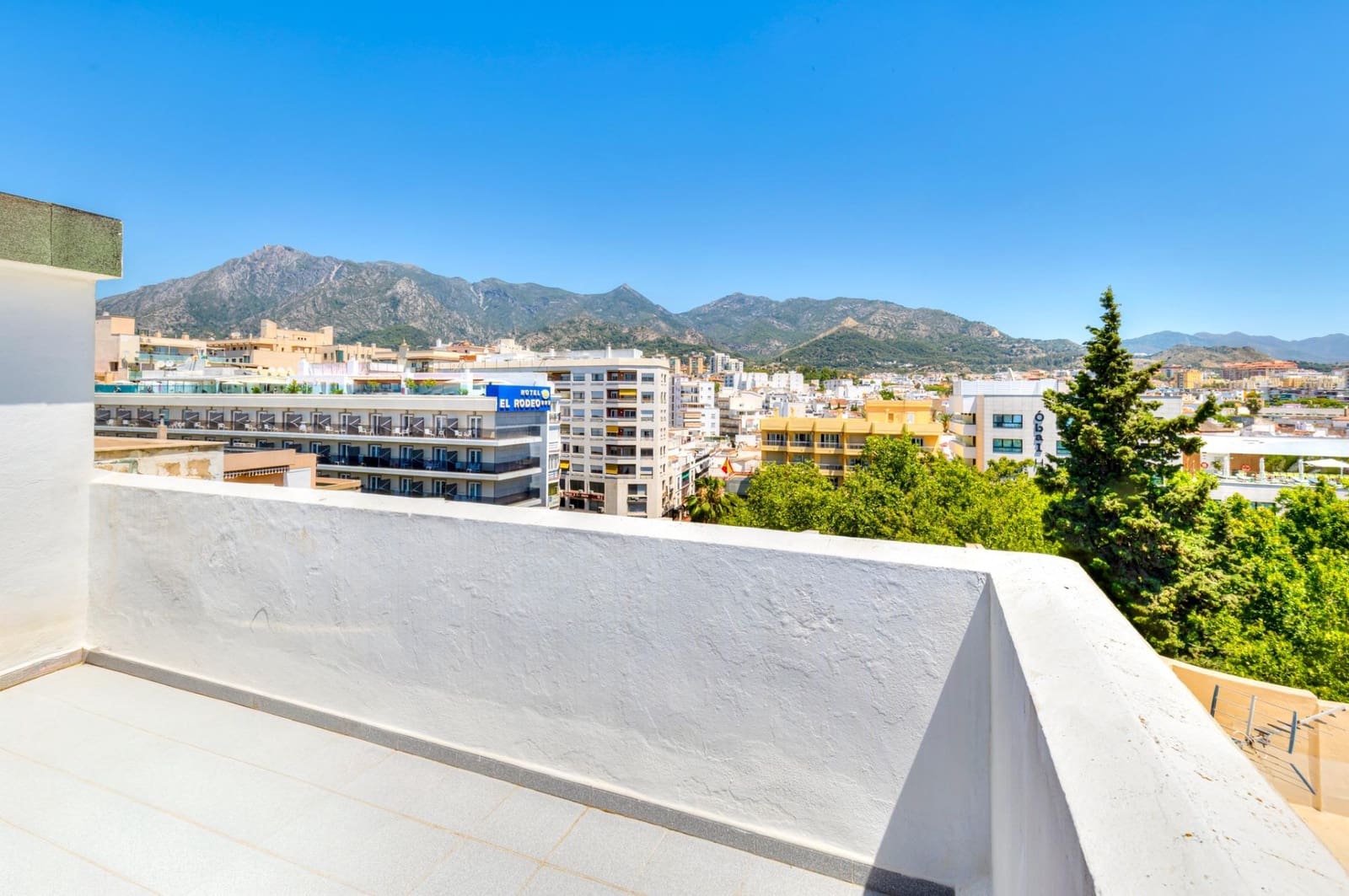 5 slaapkamer Penthouse te koop in Marbella met garage - € 1.550.000 (Ref: 9878935)