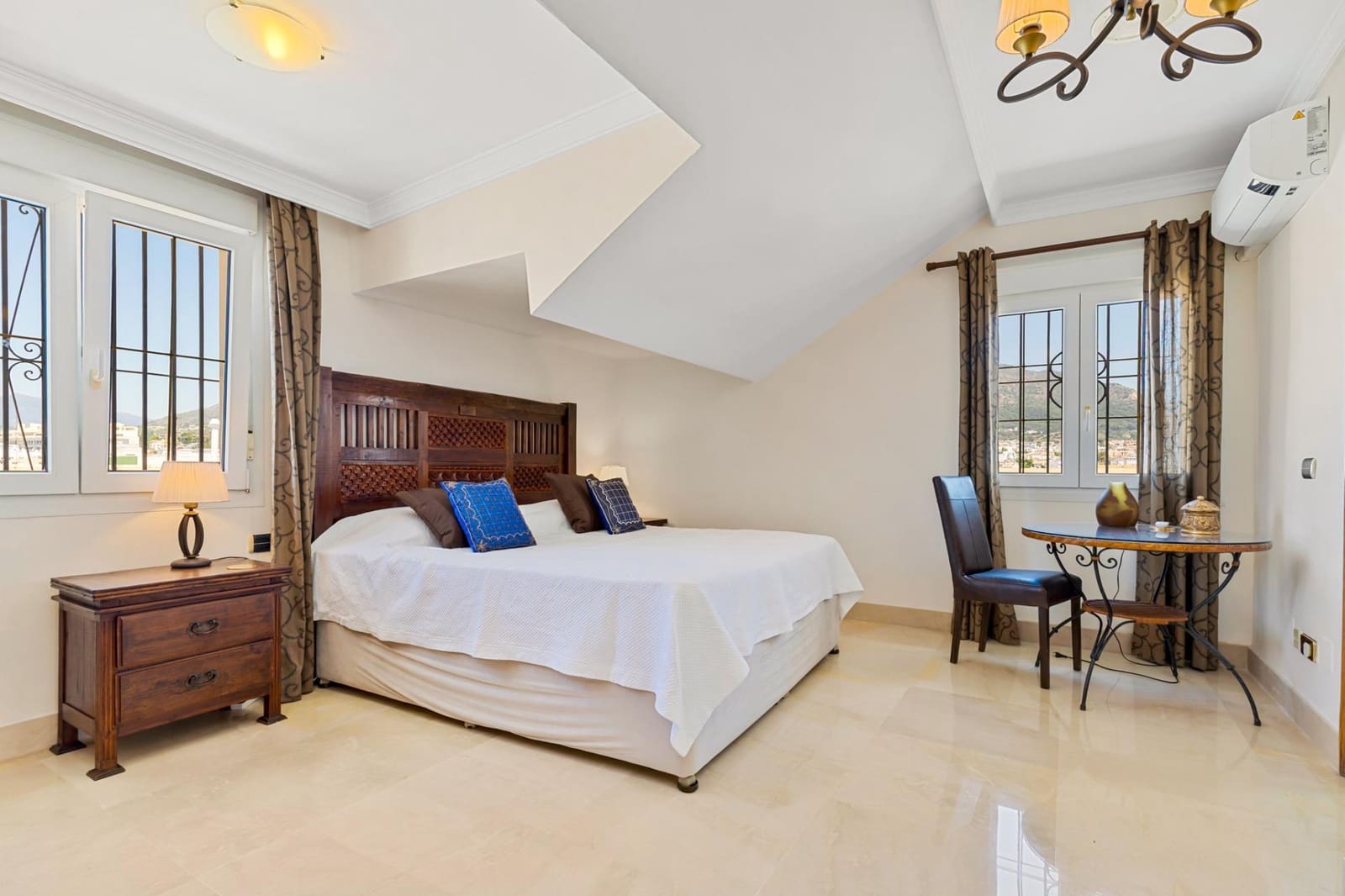 5 slaapkamer Penthouse te koop in Marbella met garage - € 1.550.000 (Ref: 9878935)