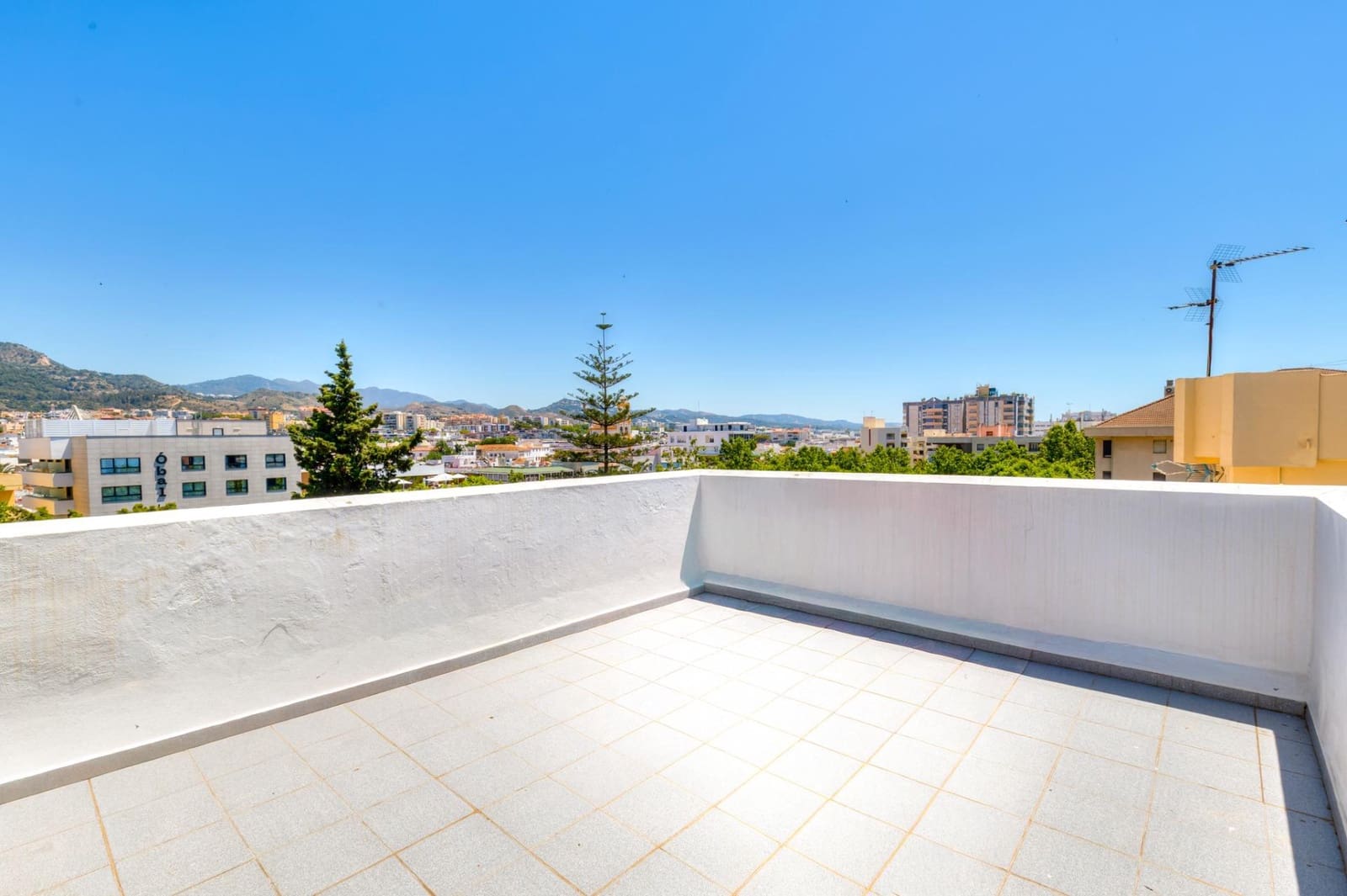 5 slaapkamer Penthouse te koop in Marbella met garage - € 1.550.000 (Ref: 9878935)