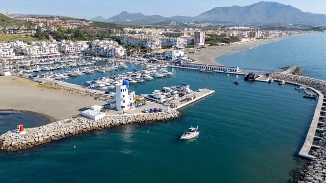 1 bedroom Apartment for sale in Puerto de la Duquesa, Manilva with pool garage - € 435,000 (Ref: 9892450)