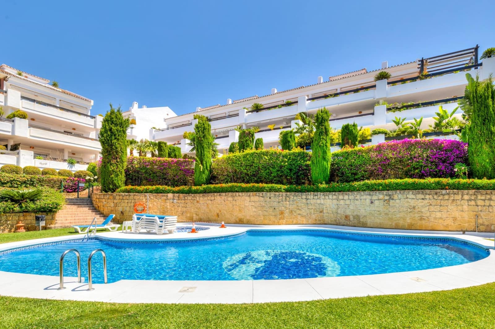 2 sypialnia Apartament na sprzedaż w Aloha Golf z basenem garażem - 650 000 € (Ref: 9913250)