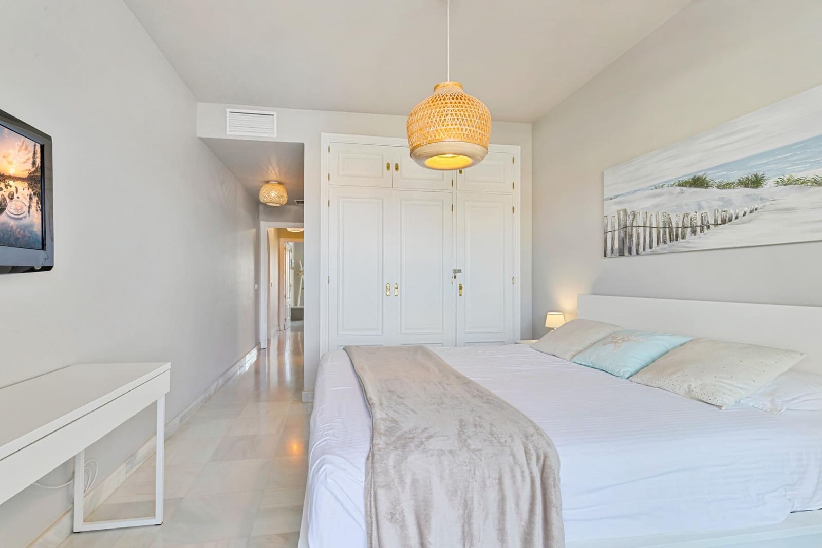 2 bedroom Apartment for sale in Aloha Golf with pool garage - € 550,000 (Ref: 9913250)