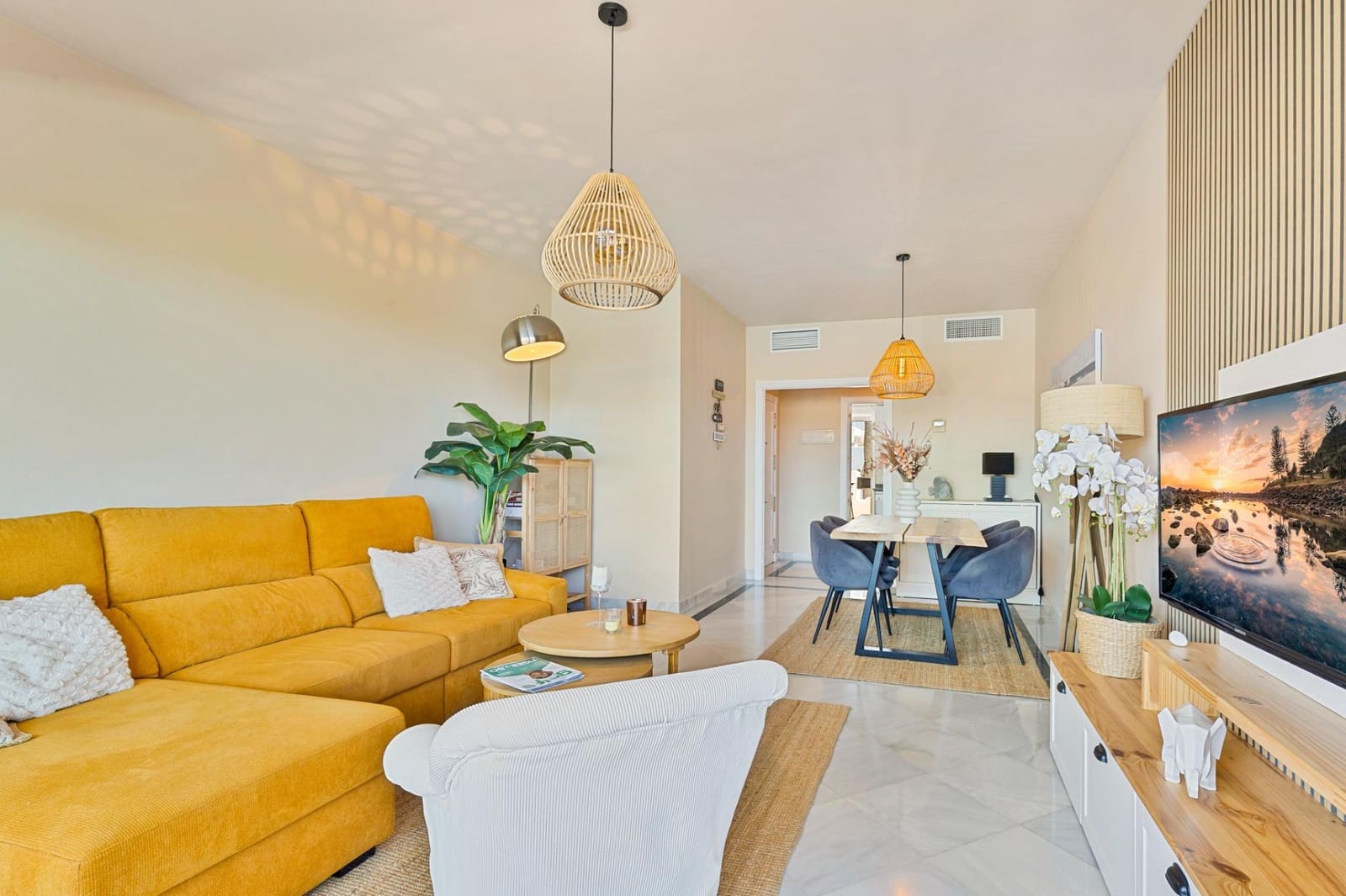 2 bedroom Apartment for sale in Aloha Golf with pool garage - € 550,000 (Ref: 9913250)