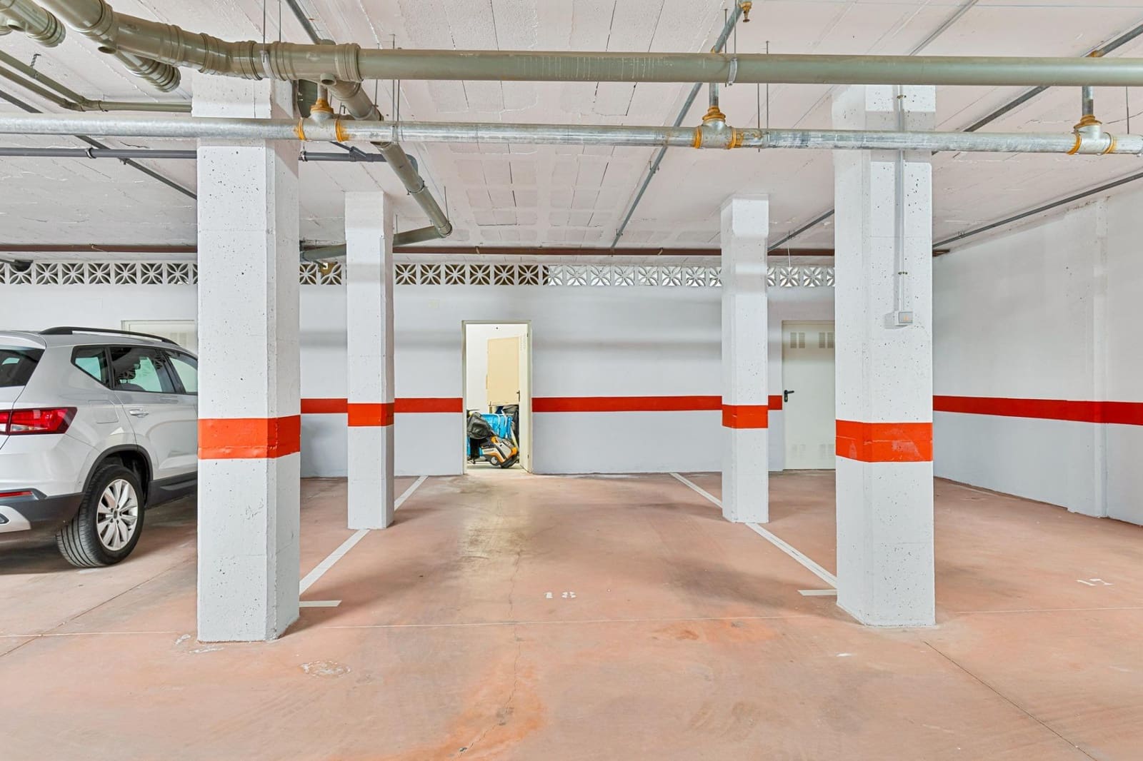 2 bedroom Apartment for sale in Aloha Golf with pool garage - € 550,000 (Ref: 9913250)