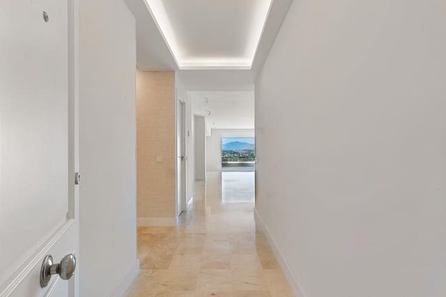 3 Zimmer Apartment zu verkaufen in Lomas De Marbella, Marbella mit Garage - 1.690.000 € (Ref: 9936468)