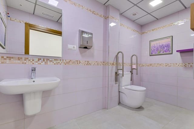 Commercieel te koop in Playa Bajadilla - Puertos, Marbella - € 599.999 (Ref: 9959844)