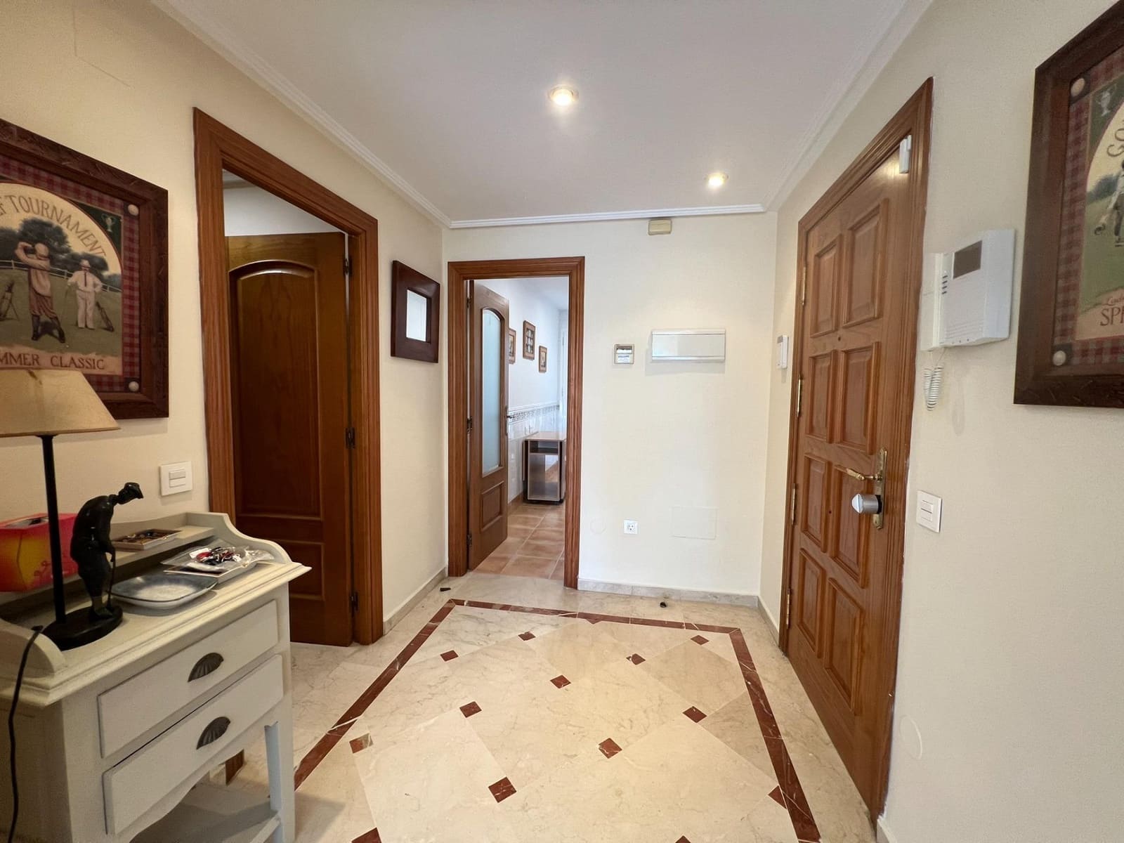 3 soverom Leilighet til leie i Marbella med svømmebasseng garasje - € 3 000 (Ref: 9994318)