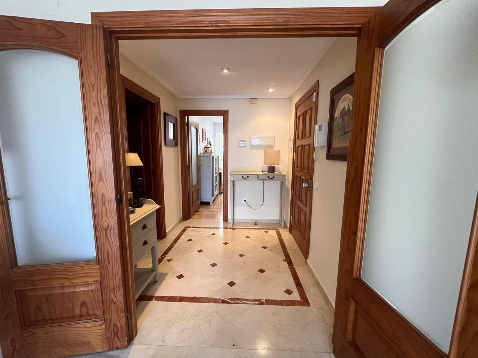 3 soverom Leilighet til leie i Marbella med svømmebasseng garasje - € 3 000 (Ref: 9994318)