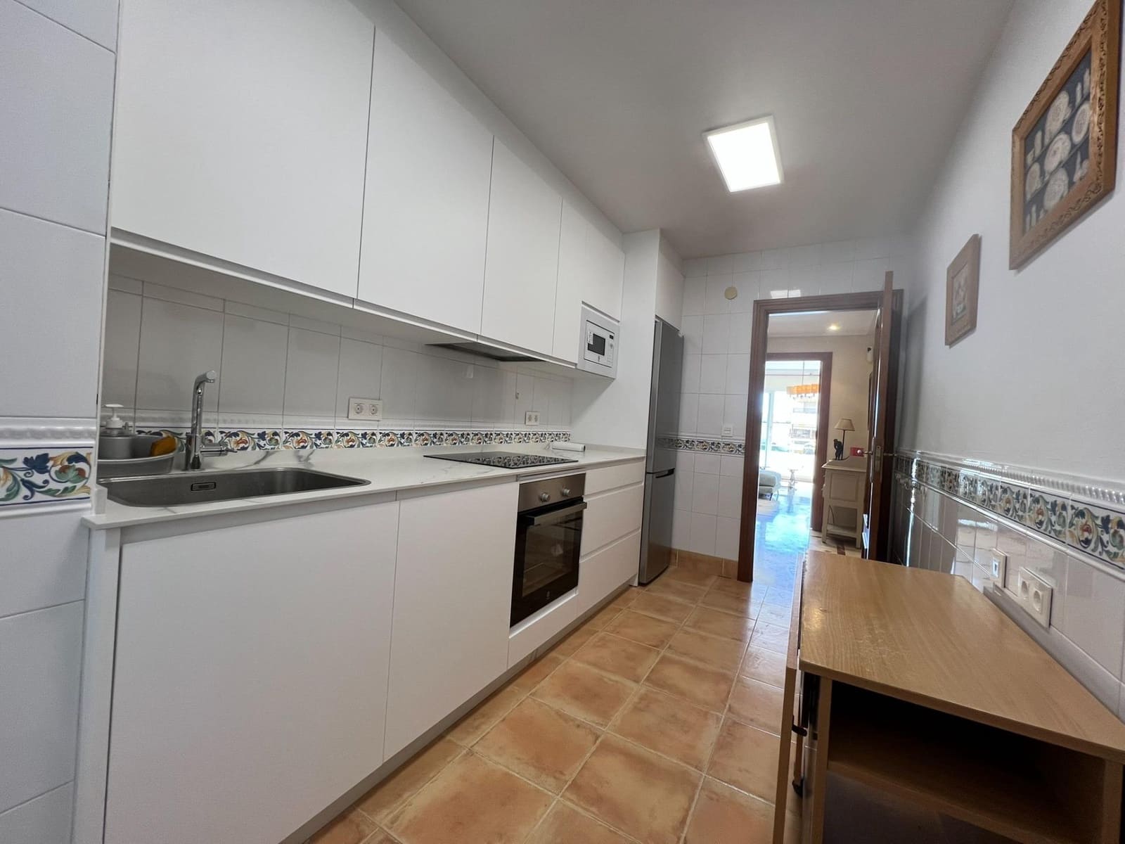 3 soverom Leilighet til leie i Marbella med svømmebasseng garasje - € 3 000 (Ref: 9994318)
