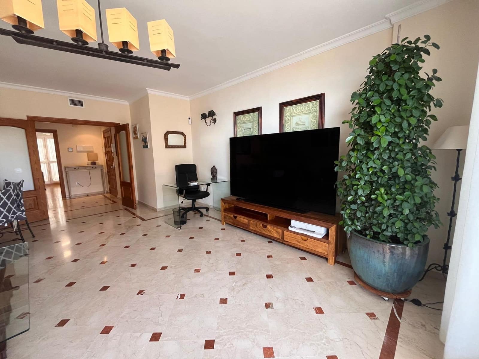 3 soverom Leilighet til leie i Marbella med svømmebasseng garasje - € 3 000 (Ref: 9994318)