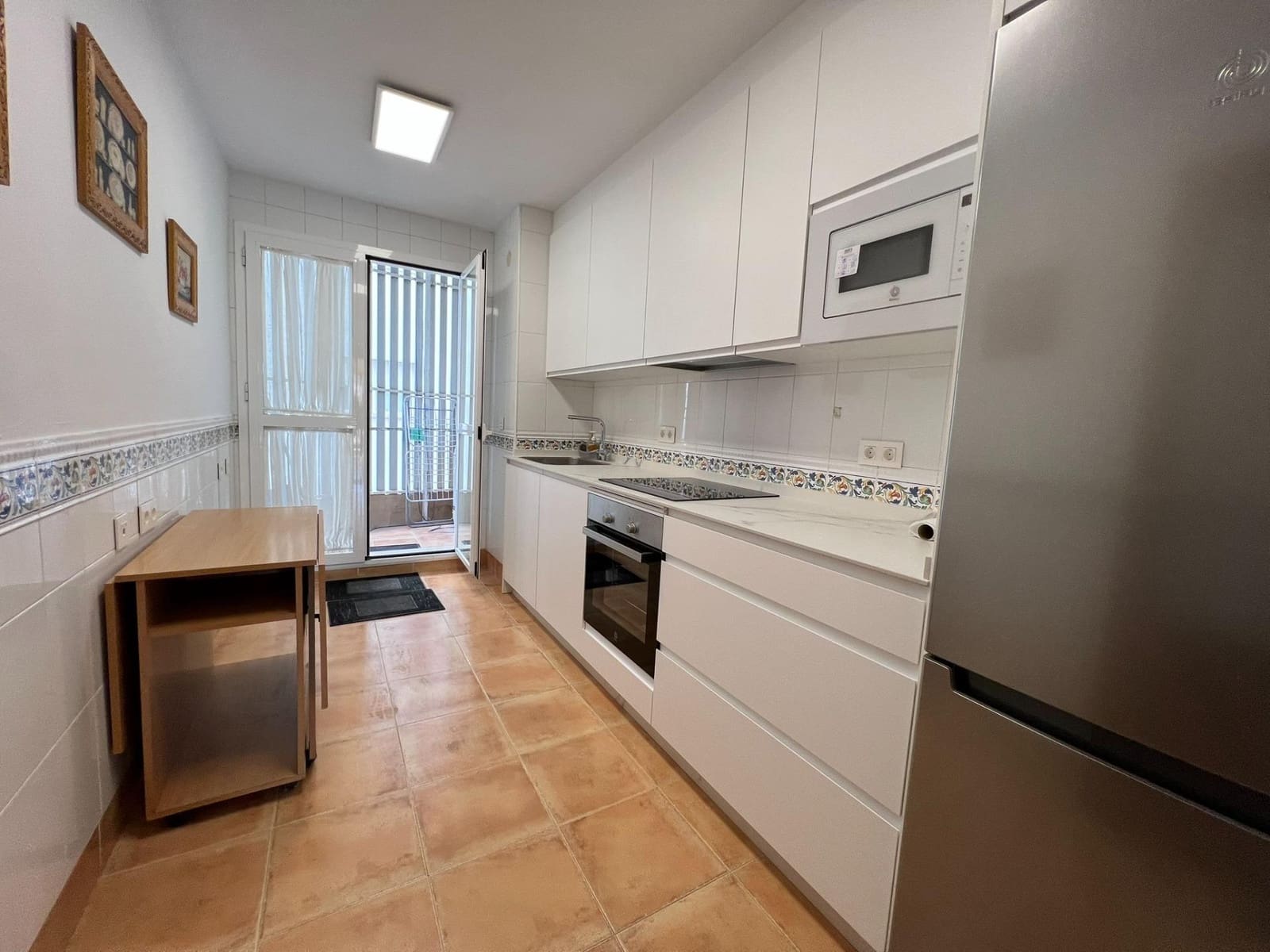 3 soverom Leilighet til leie i Marbella med svømmebasseng garasje - € 3 000 (Ref: 9994318)
