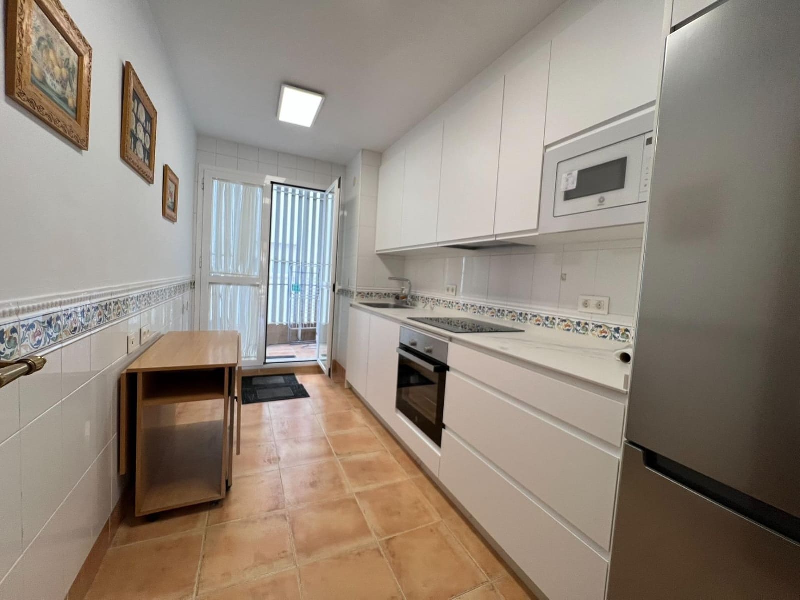 3 soverom Leilighet til leie i Marbella med svømmebasseng garasje - € 3 000 (Ref: 9994318)