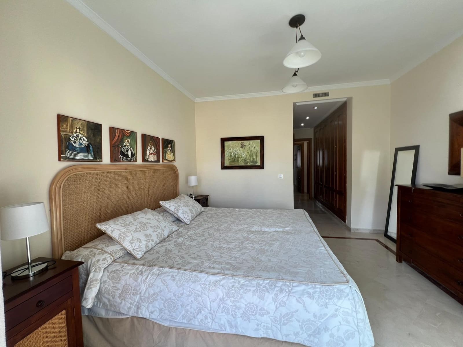 3 soverom Leilighet til leie i Marbella med svømmebasseng garasje - € 3 000 (Ref: 9994318)
