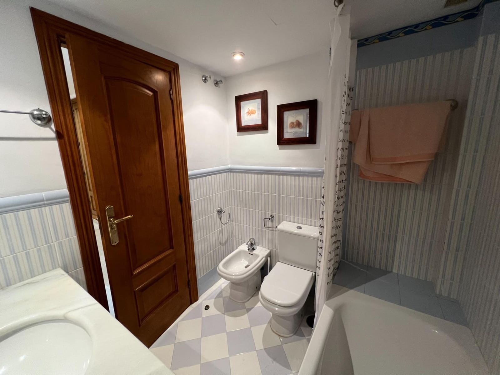 3 soverom Leilighet til leie i Marbella med svømmebasseng garasje - € 3 000 (Ref: 9994318)