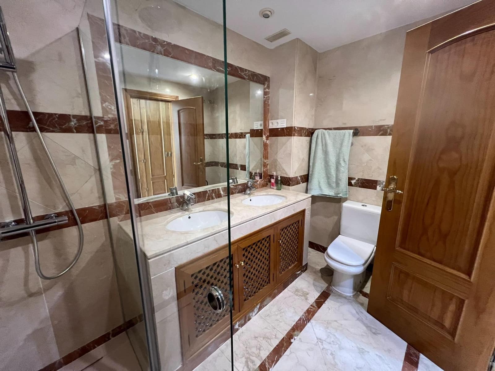 3 soverom Leilighet til leie i Marbella med svømmebasseng garasje - € 3 000 (Ref: 9994318)