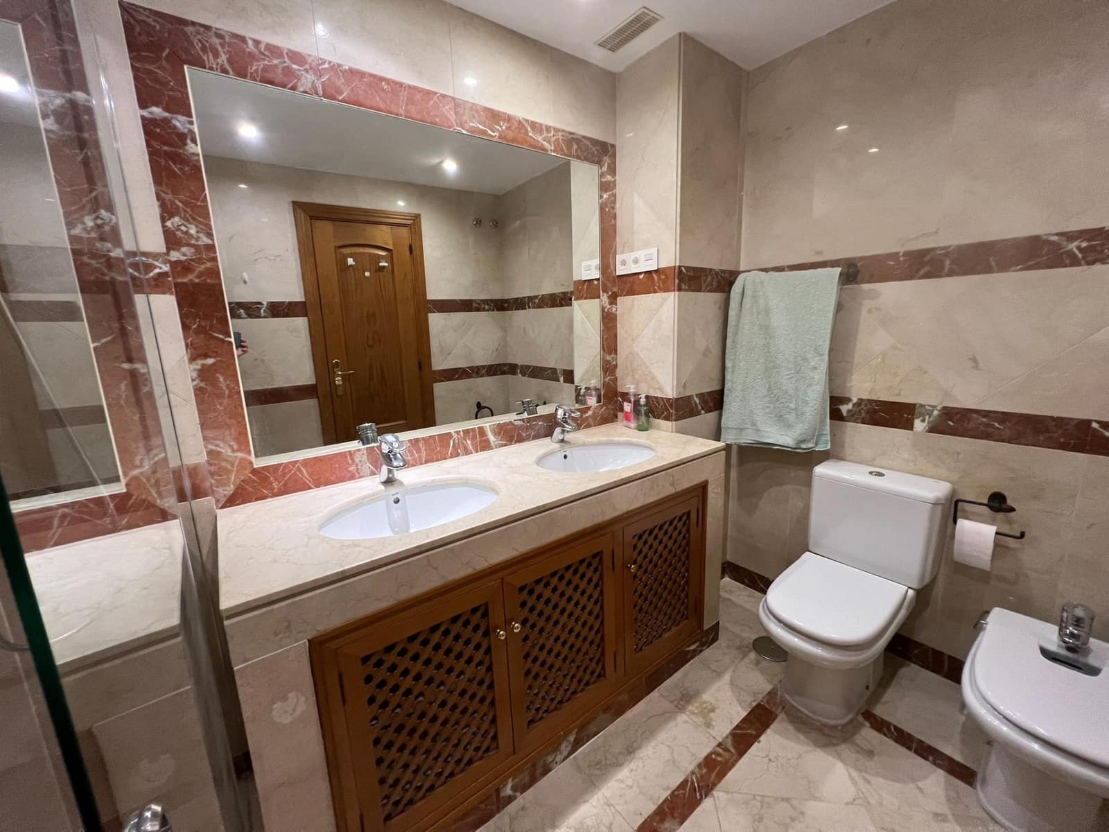 3 soverom Leilighet til leie i Marbella med svømmebasseng garasje - € 3 000 (Ref: 9994318)