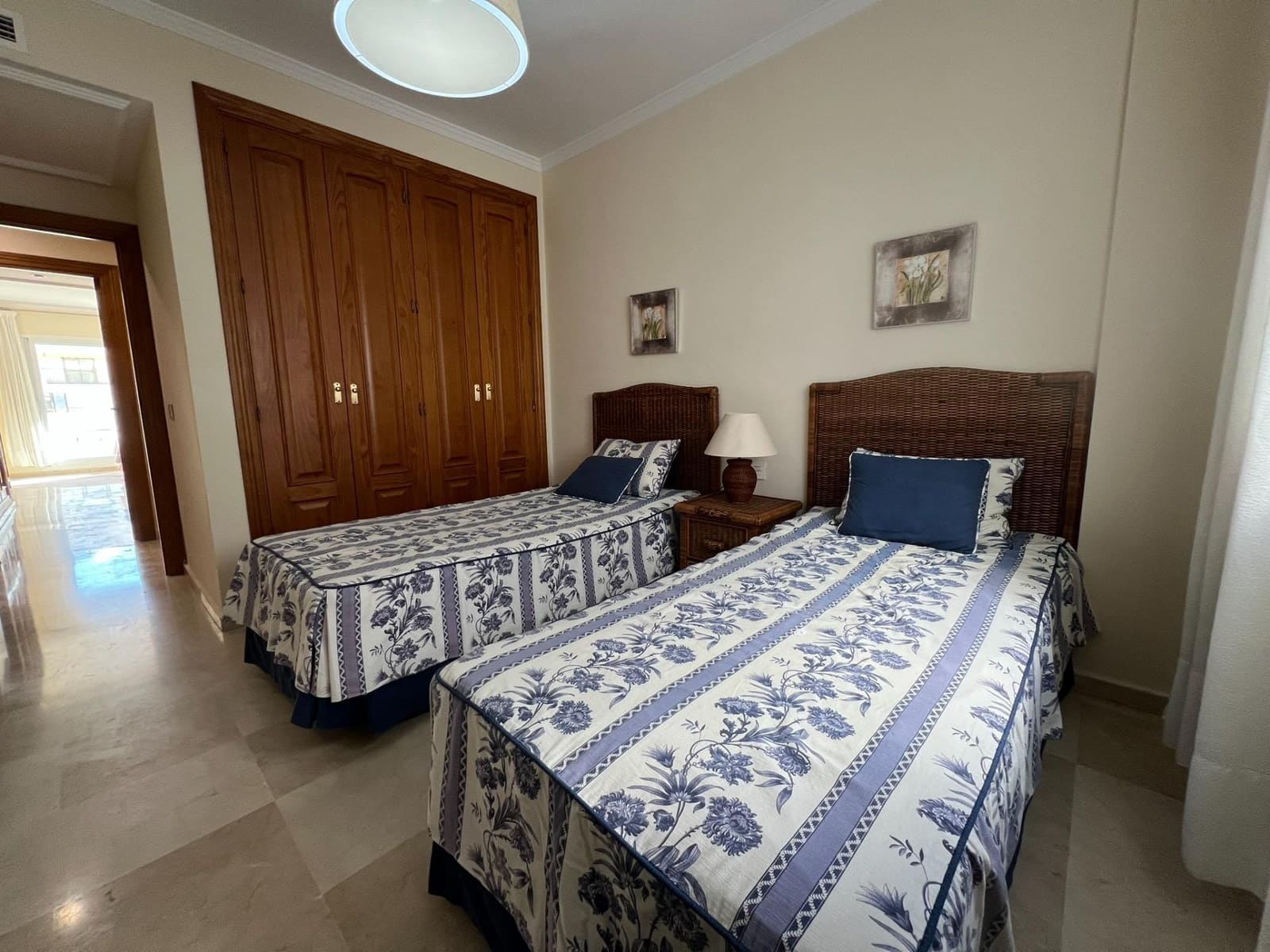 3 soverom Leilighet til leie i Marbella med svømmebasseng garasje - € 3 000 (Ref: 9994318)