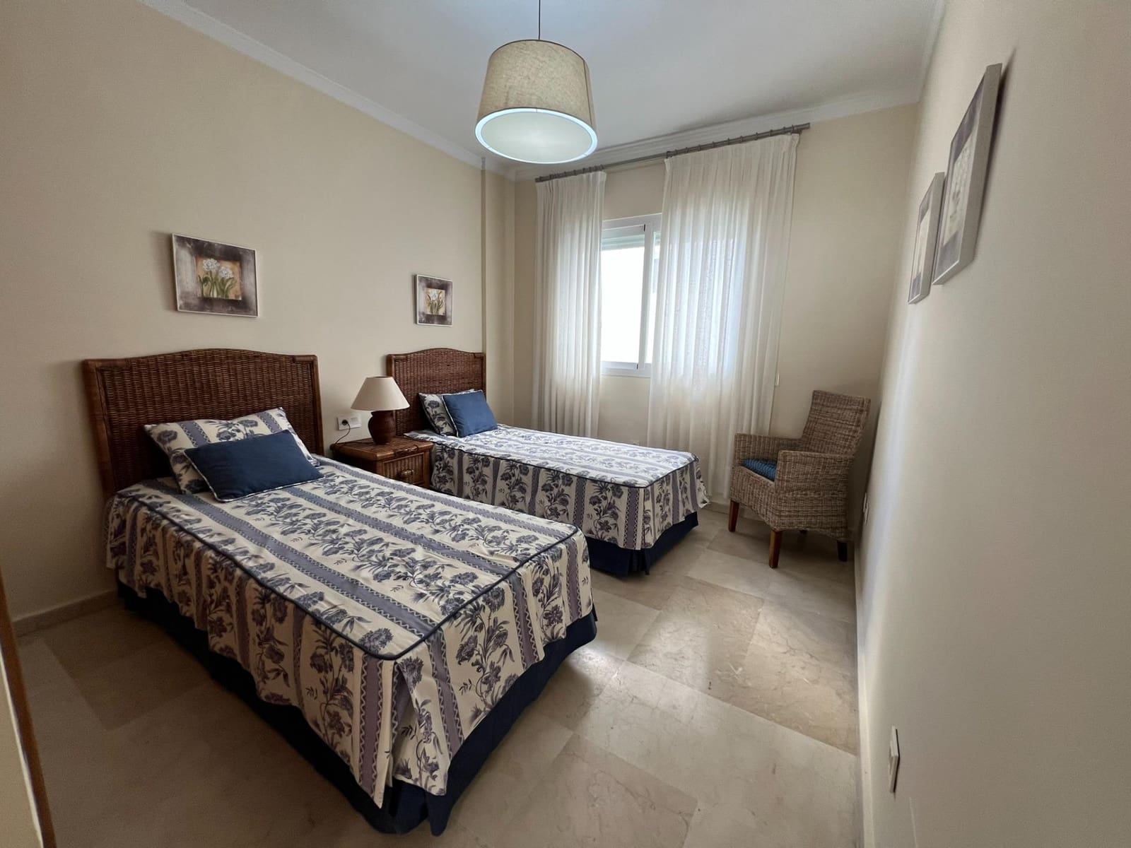 3 soverom Leilighet til leie i Marbella med svømmebasseng garasje - € 3 000 (Ref: 9994318)