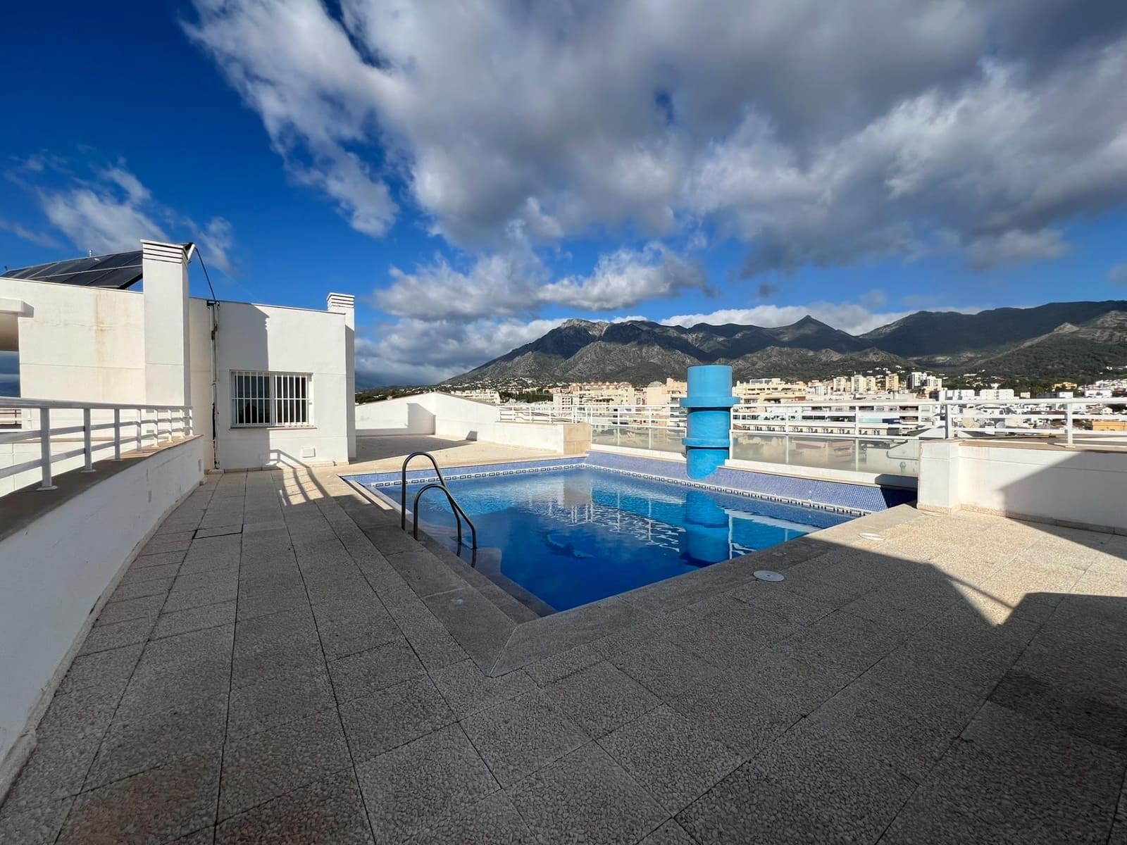 3 soverom Leilighet til leie i Marbella med svømmebasseng garasje - € 3 000 (Ref: 9994318)