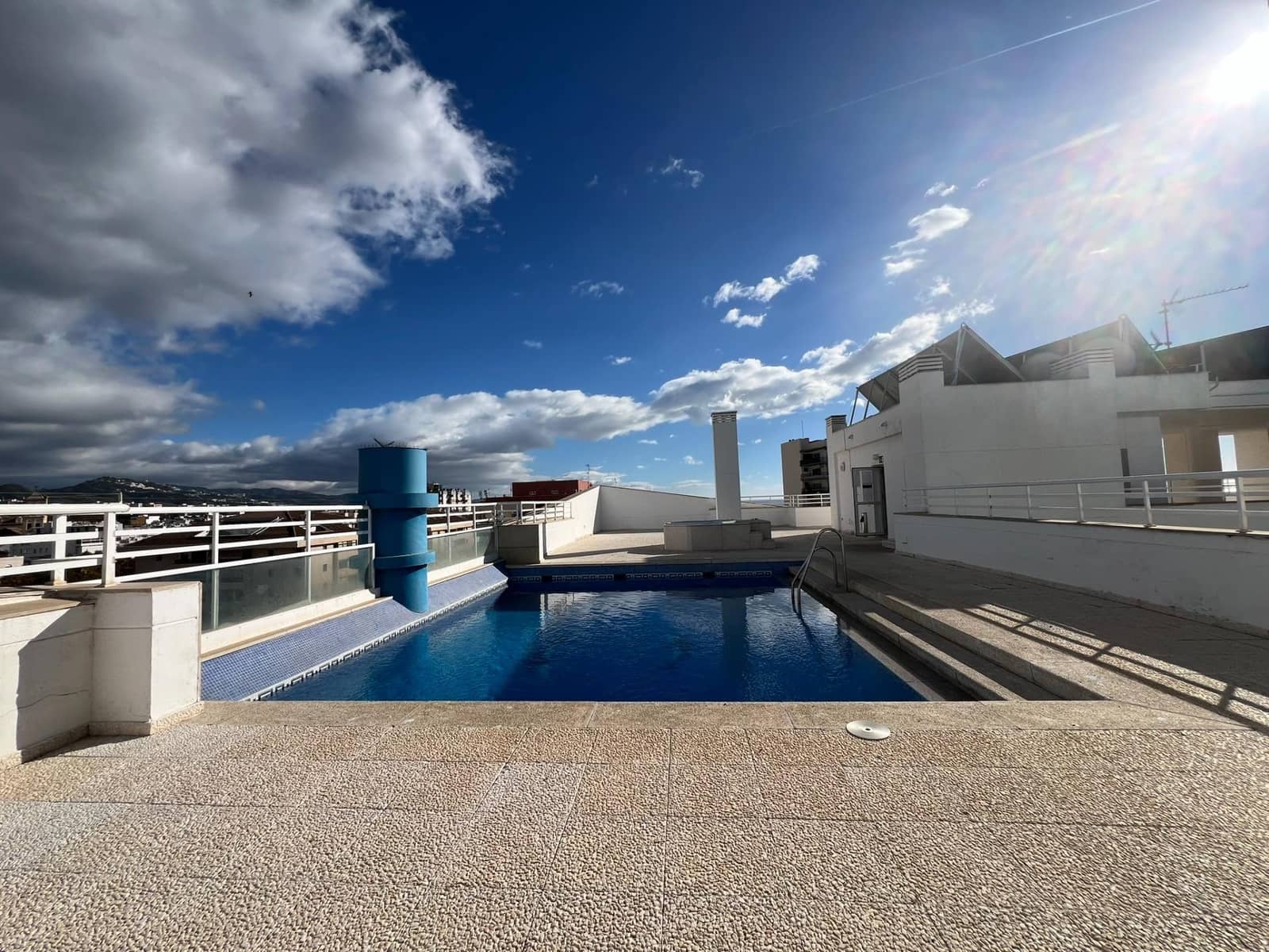 3 soverom Leilighet til leie i Marbella med svømmebasseng garasje - € 3 000 (Ref: 9994318)