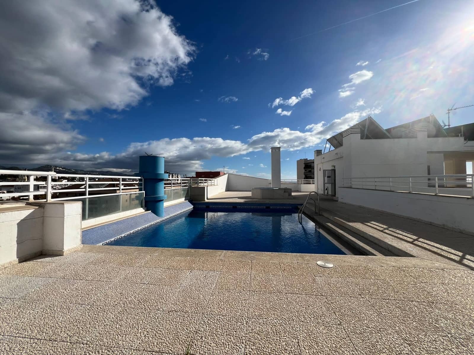 3 soverom Leilighet til leie i Marbella med svømmebasseng garasje - € 3 000 (Ref: 9994318)