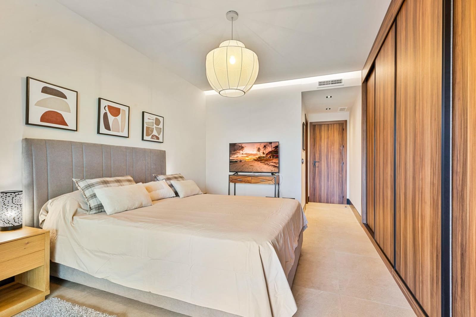 2 slaapkamer Appartement te huur in Nueva Andalucia met zwembad garage - € 3.800 (Ref: 9994319)