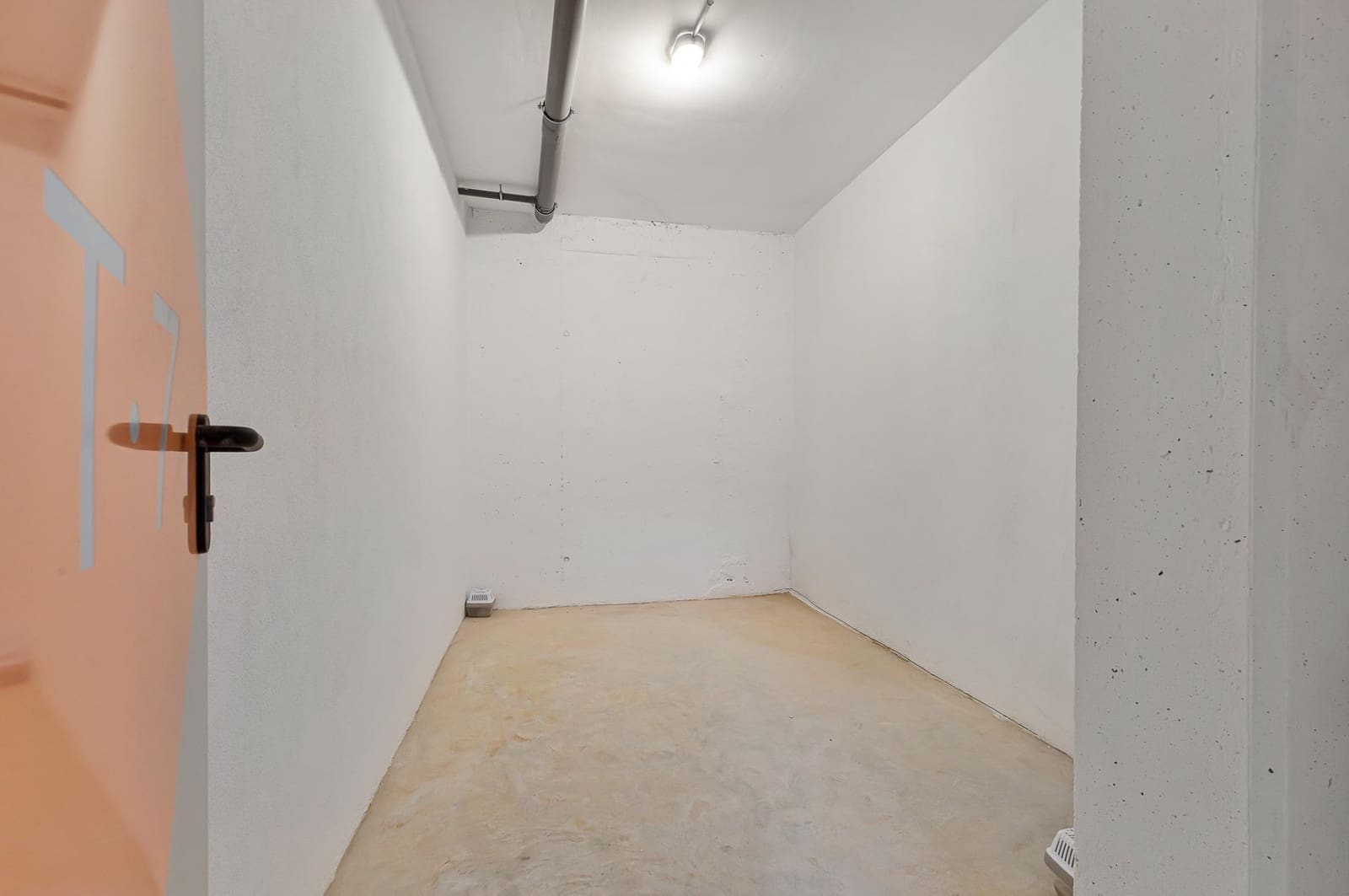 2 slaapkamer Appartement te huur in Nueva Andalucia met zwembad garage - € 3.800 (Ref: 9994319)