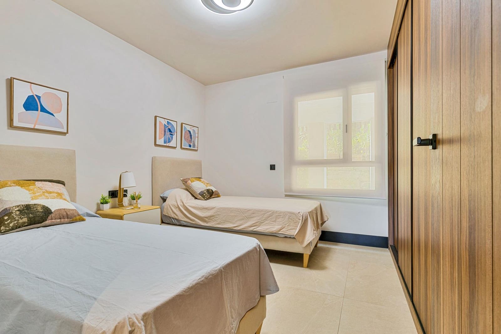 2 slaapkamer Appartement te huur in Nueva Andalucia met zwembad garage - € 3.800 (Ref: 9994319)