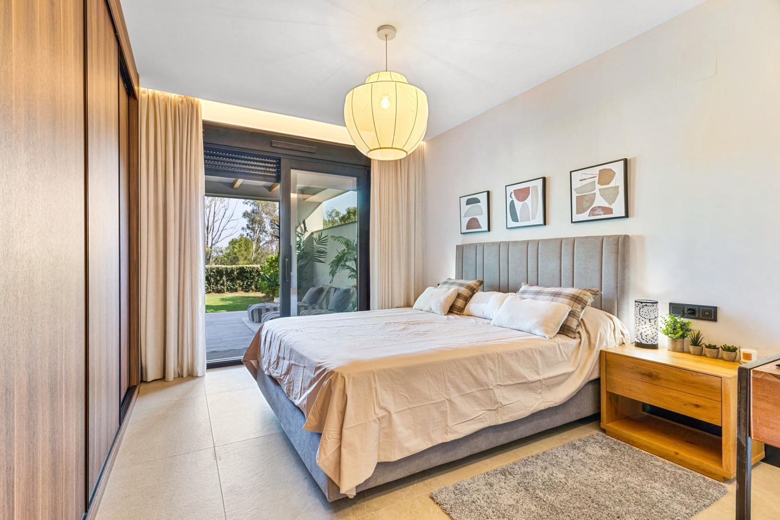 2 slaapkamer Appartement te huur in Nueva Andalucia met zwembad garage - € 3.800 (Ref: 9994319)