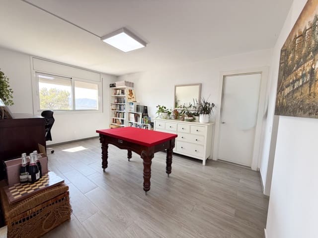 4 Zimmer Villa zu verkaufen in Olivella mit Pool Garage - 750.000 € (Ref: 10001183)
